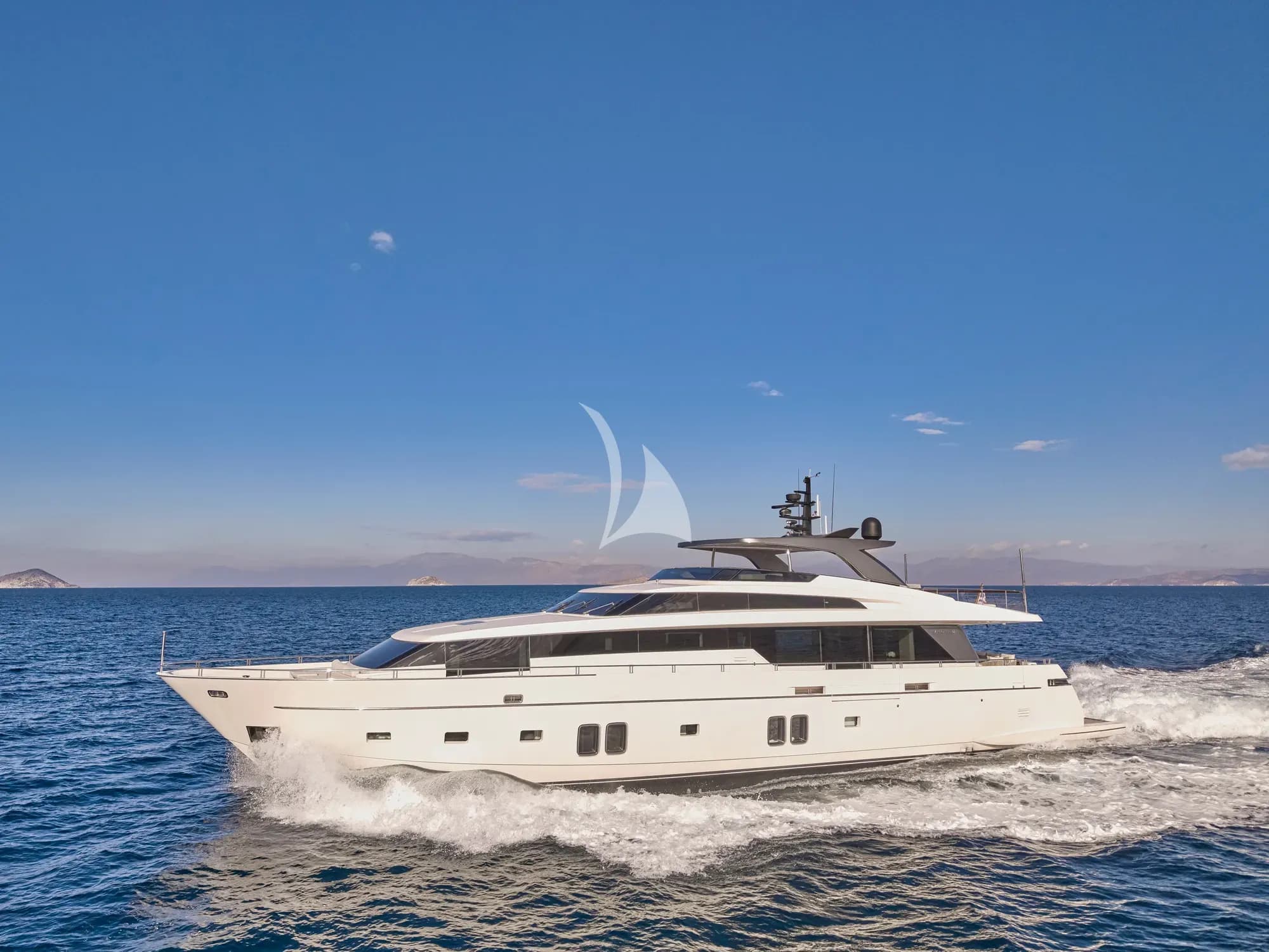 GOLDEN YACHT — photo 1