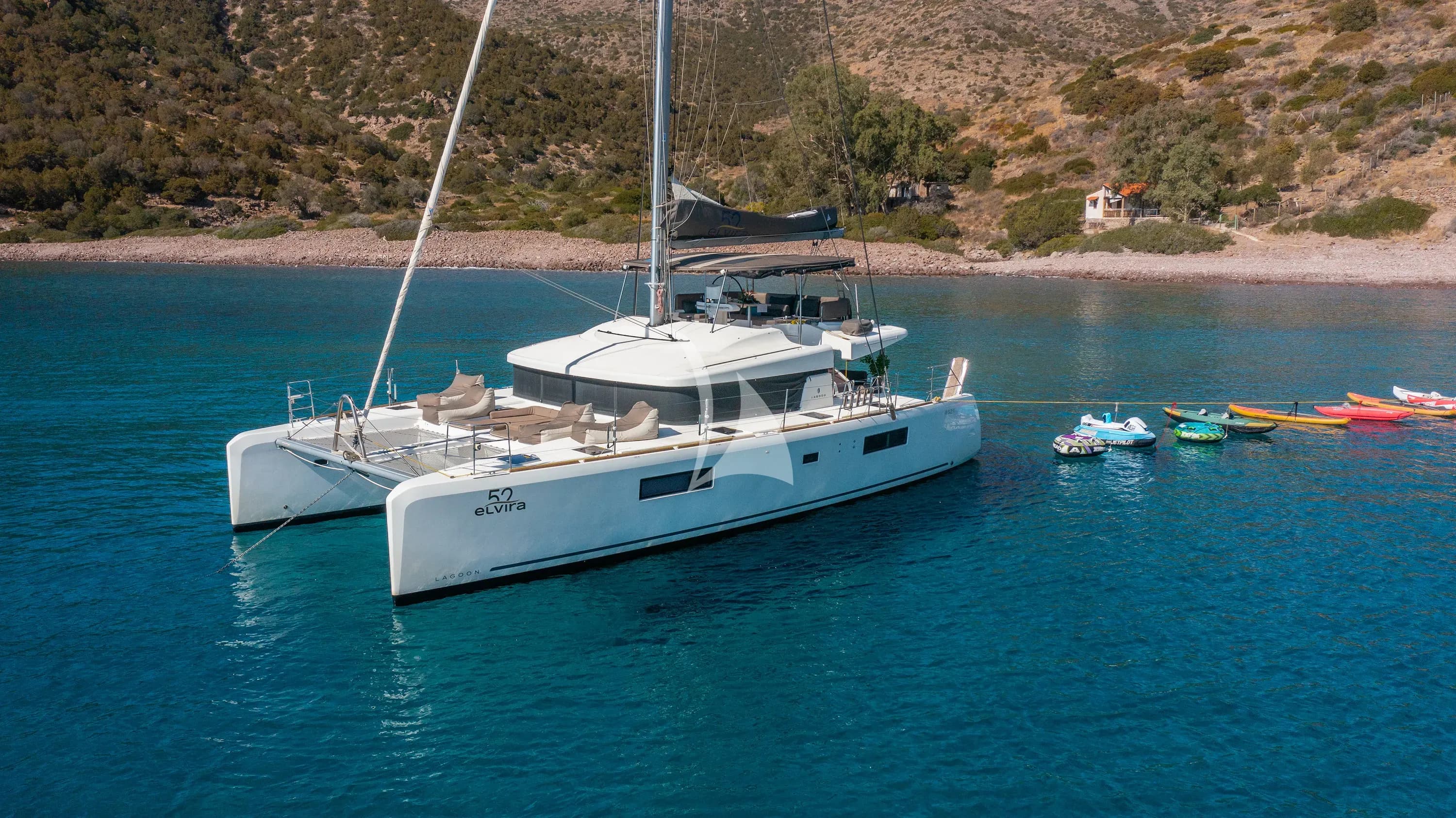ELVIRA 52 — photo 1