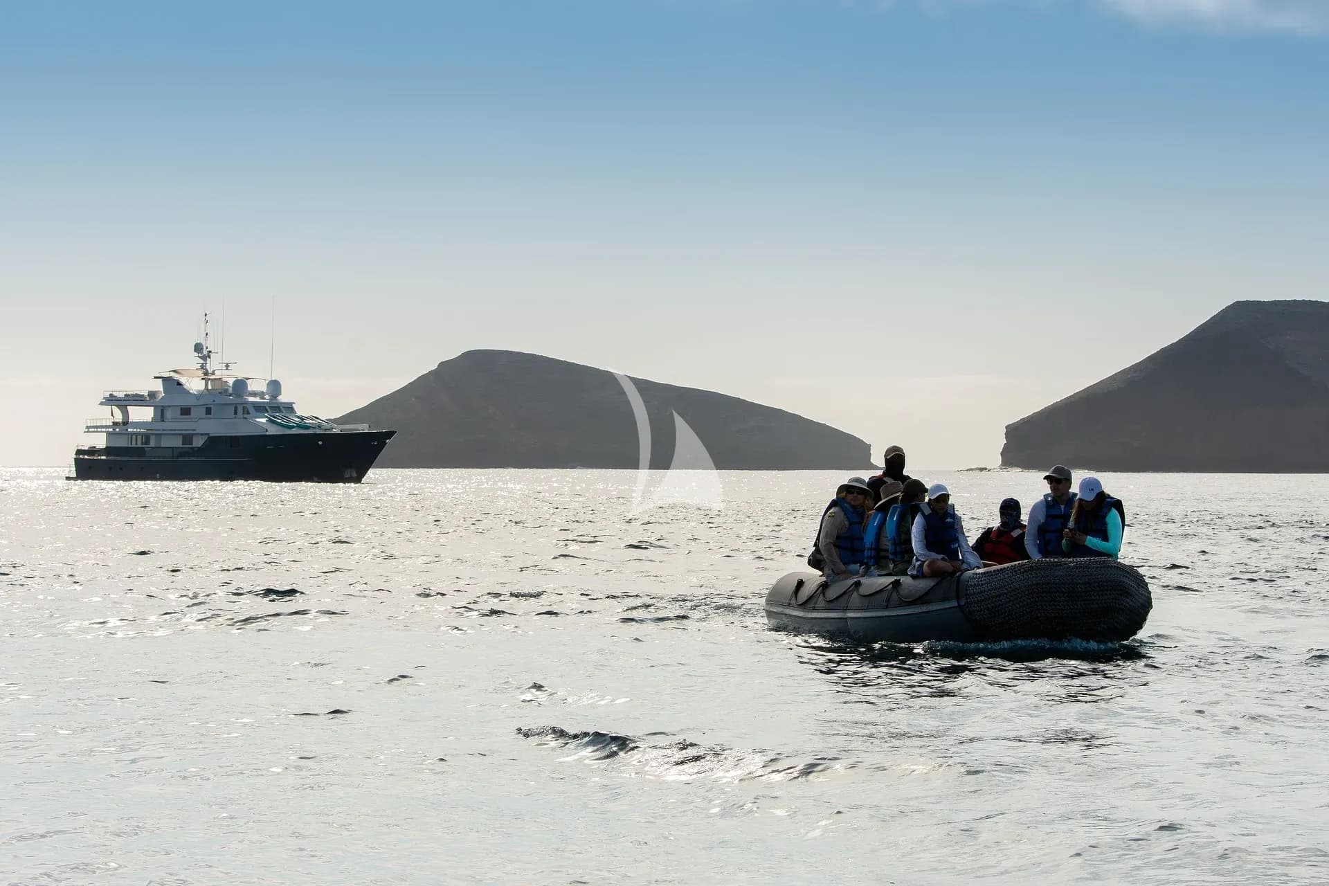 GALAPAGOS EXPLORER — photo 3